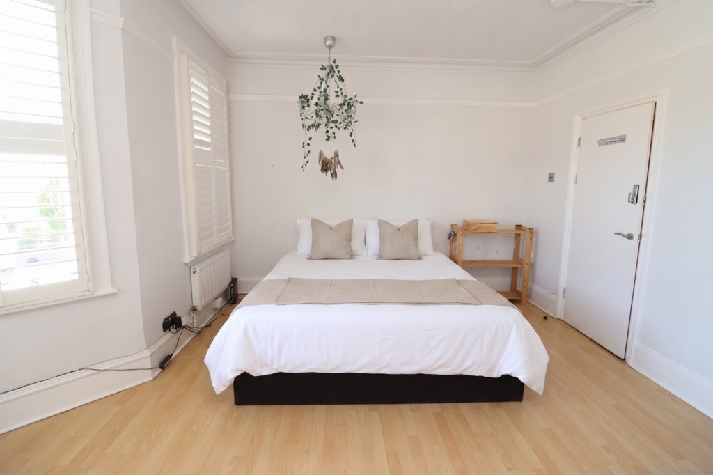 Room Globe Road in Greater London