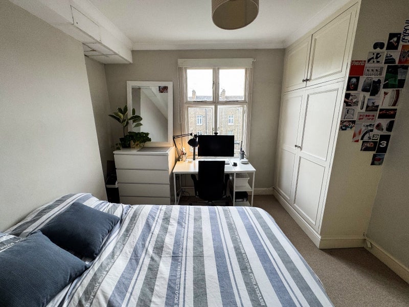Room Coningham Road in Greater London