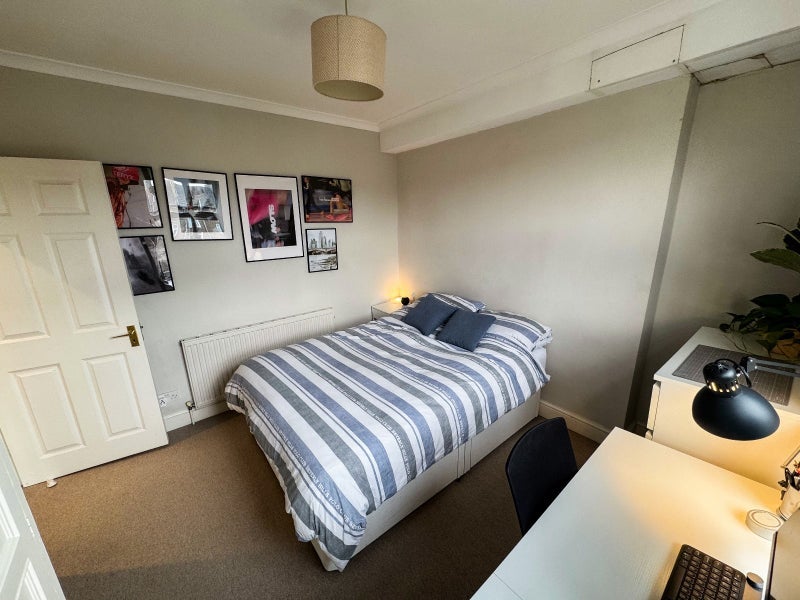 Room Coningham Road in Greater London