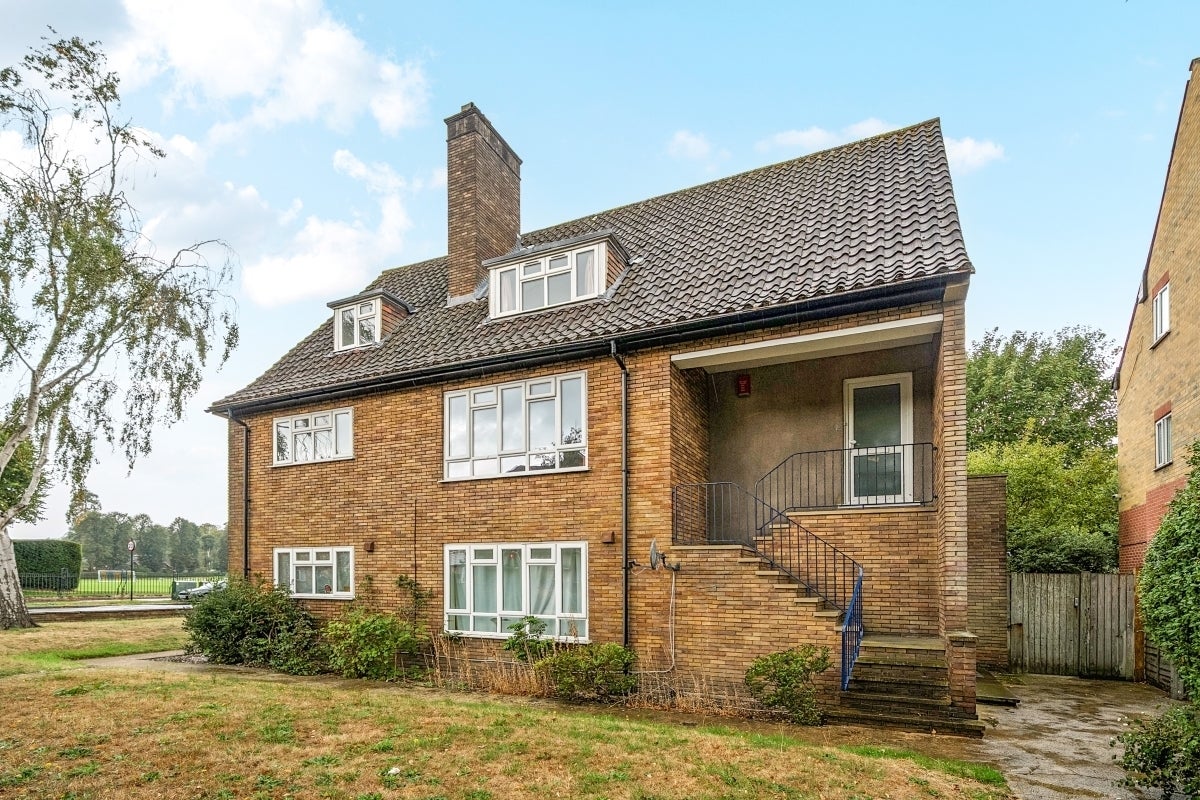 Flat Nottingham Road in Greater London