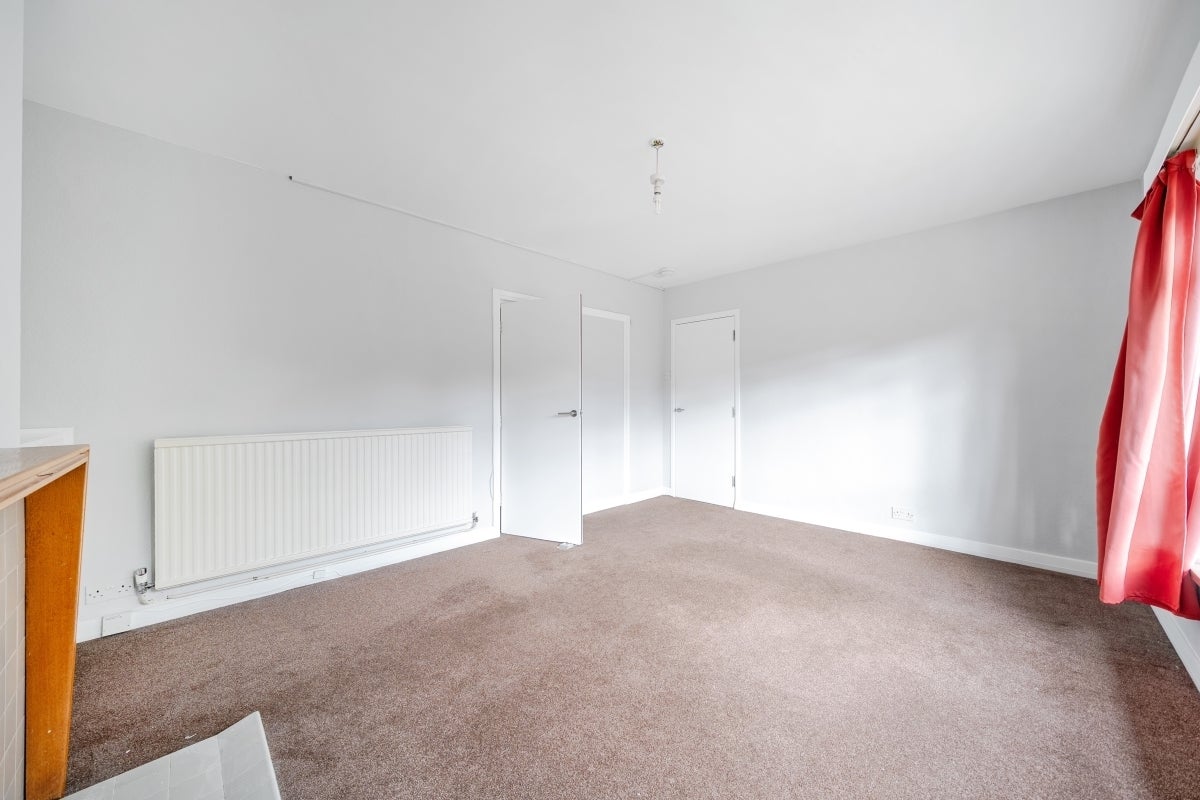 Flat Nottingham Road in Greater London