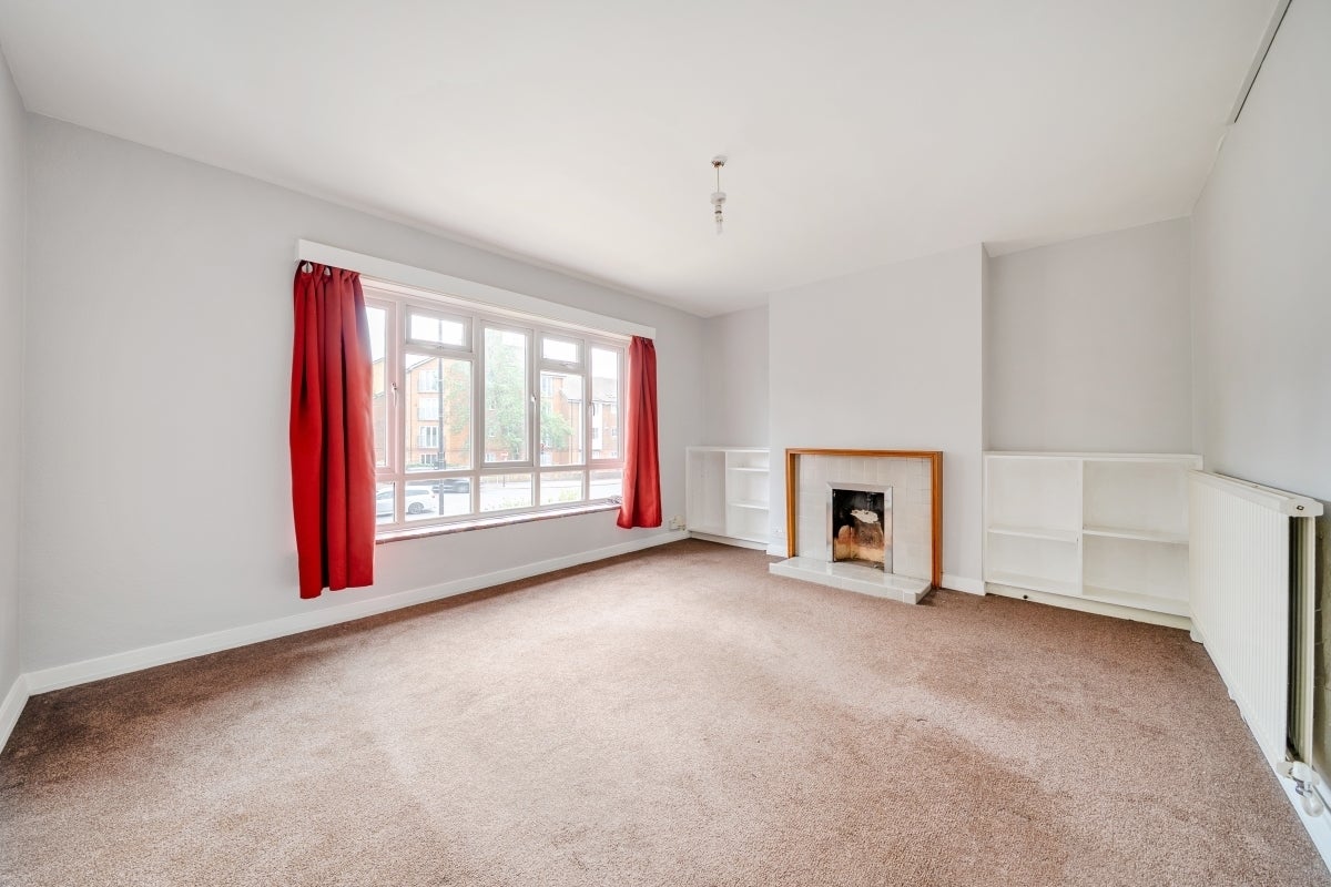 Flat Nottingham Road in Greater London