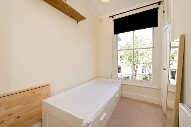 Flat Chesterton Road in Greater London