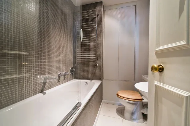 Flat Chesterton Road in Greater London