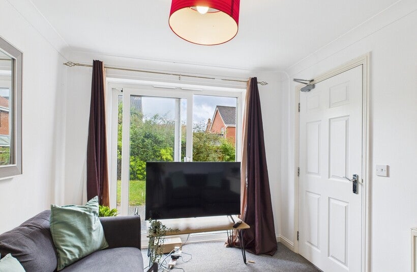 Room Swallow Tail Close in Norwich