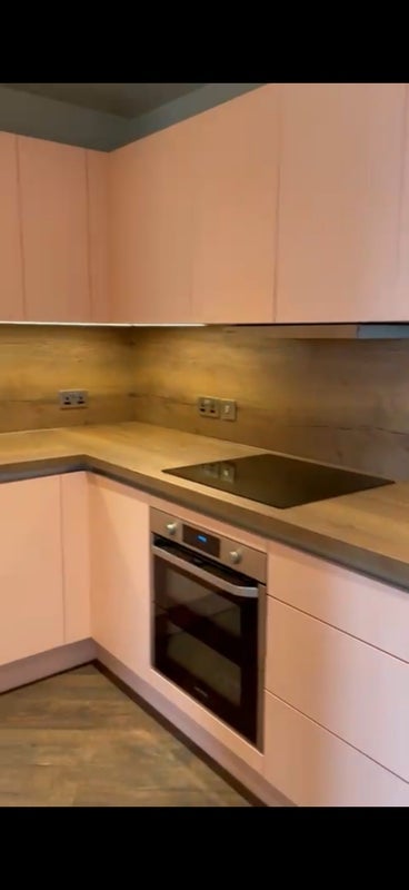 Room Atlantic Crescent in Greater London