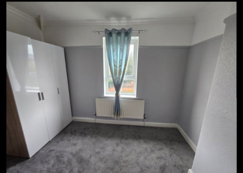 Room Neston Road in Milnrow