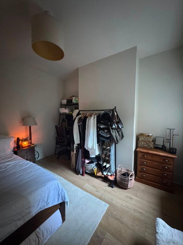 Room Louisville Road in Greater London