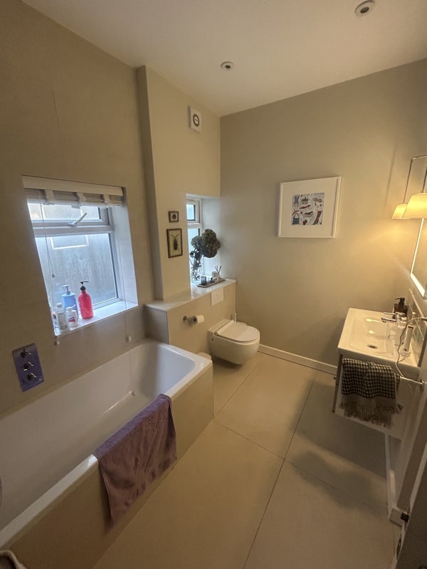 Room Louisville Road in Greater London