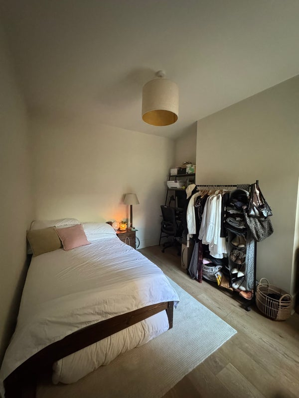 Room Louisville Road in Greater London
