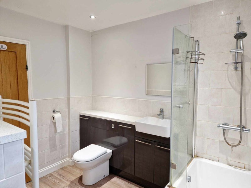 Room Woodbine Avenue in North Tyneside