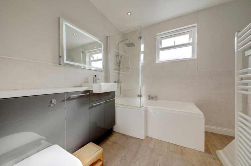 Room Woodbine Avenue in North Tyneside