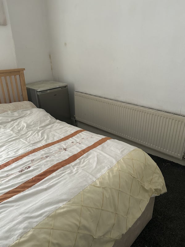 Room Grange Road in Sandwell