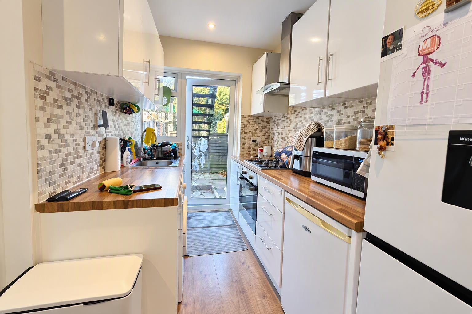Flat Kimble Road in Greater London