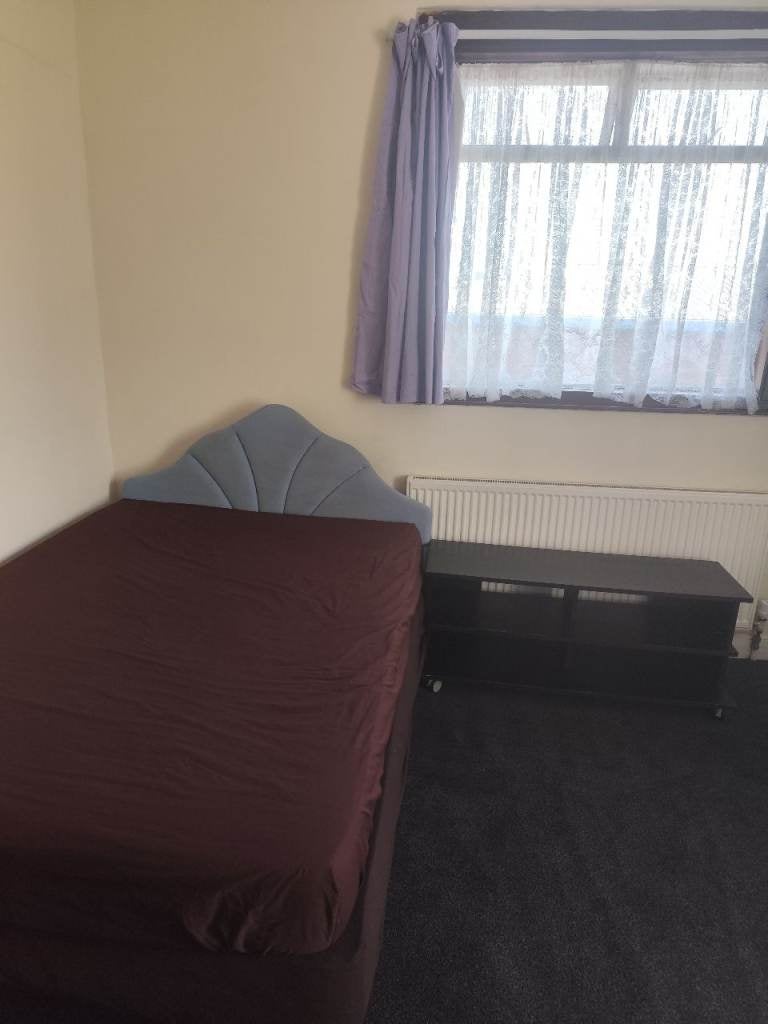Flat Aldbourne Road in Coventry