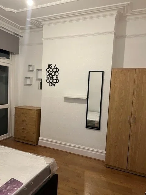 Room Allison Road in Greater London