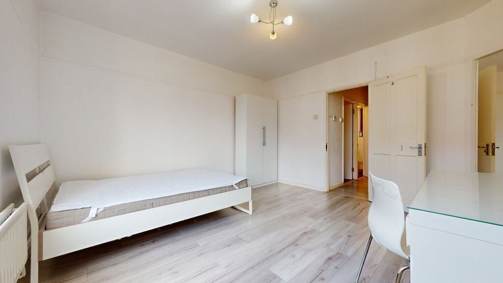 Flat Clayton Street in Greater London