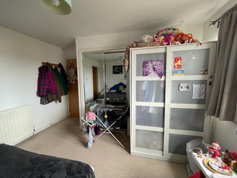 Room Comelypark Street in Glasgow