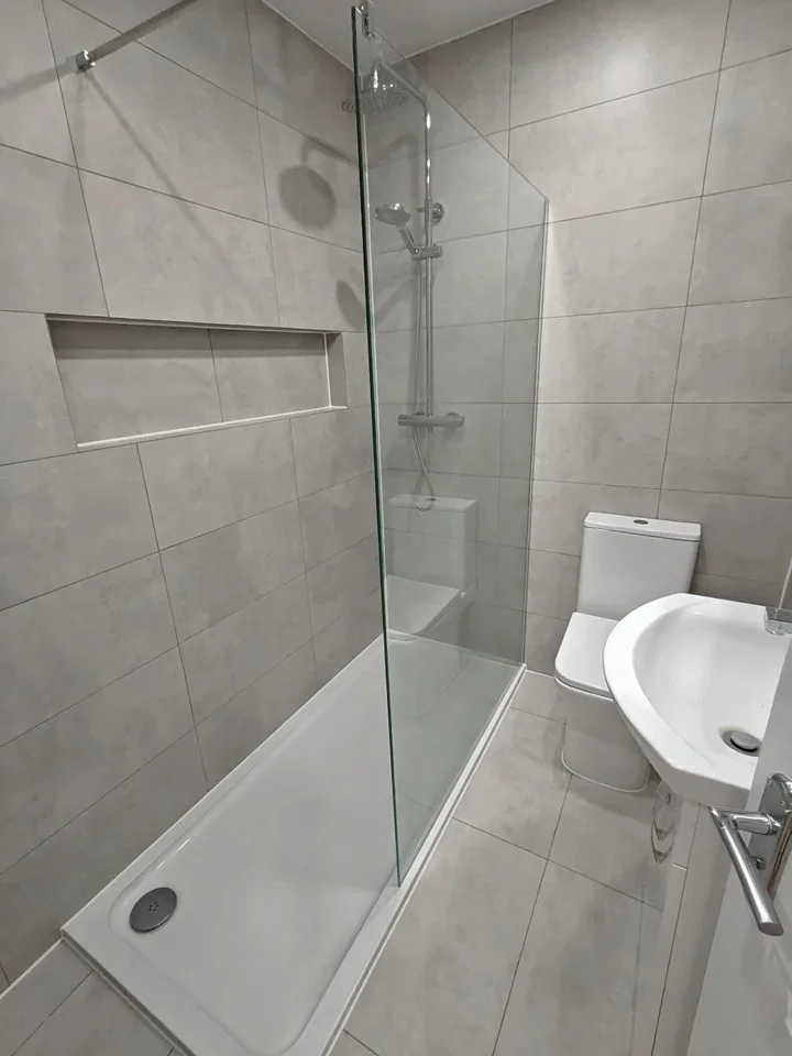 Room Dowdeswell Close in Greater London
