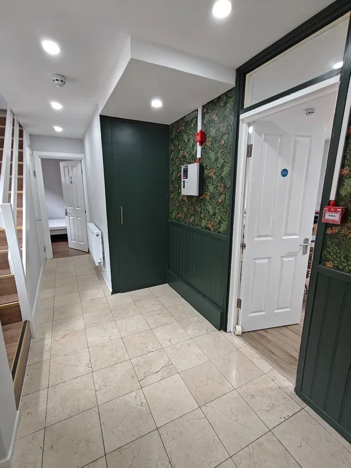 Room Dowdeswell Close in Greater London