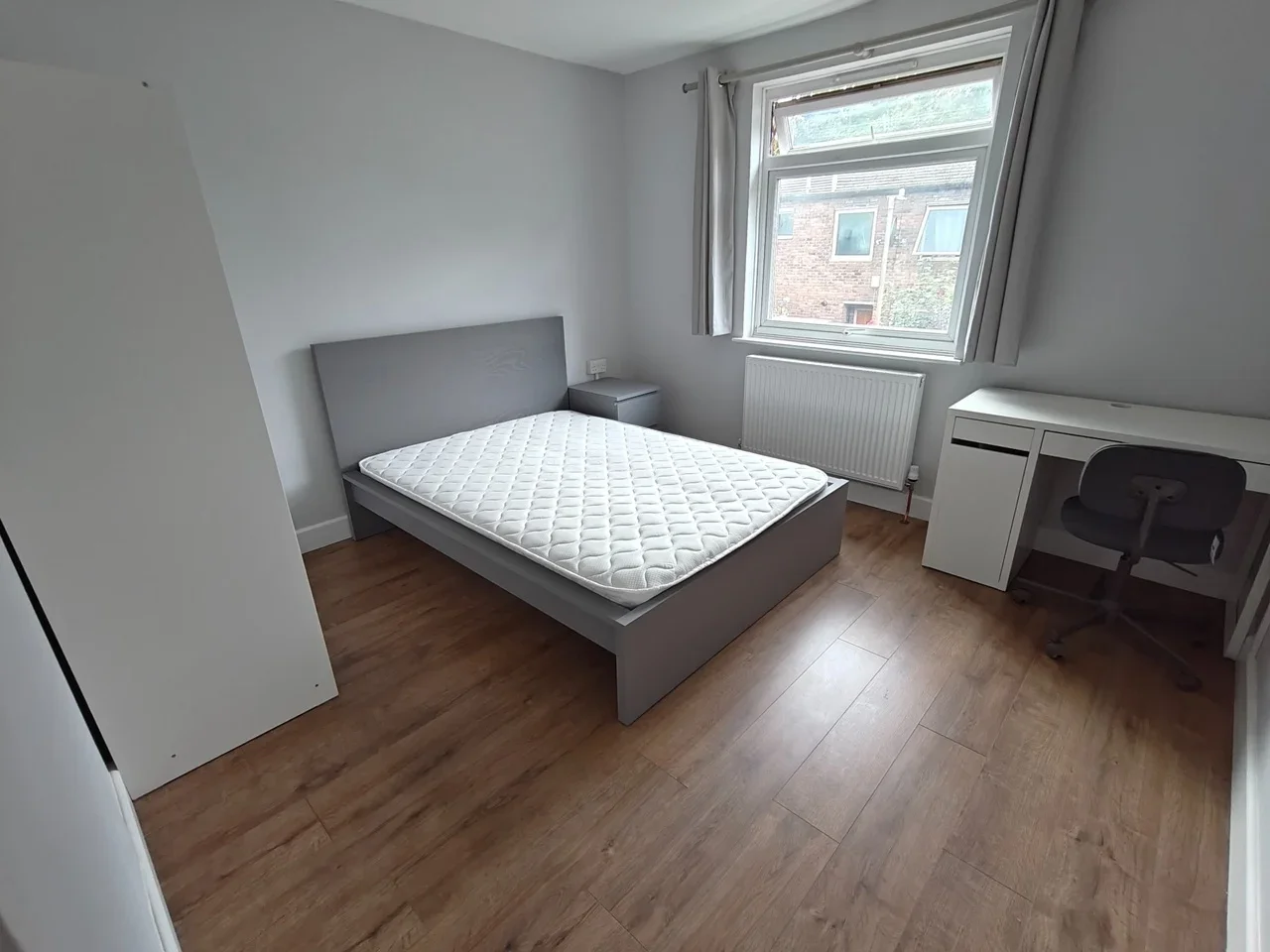 Room Dowdeswell Close in Greater London