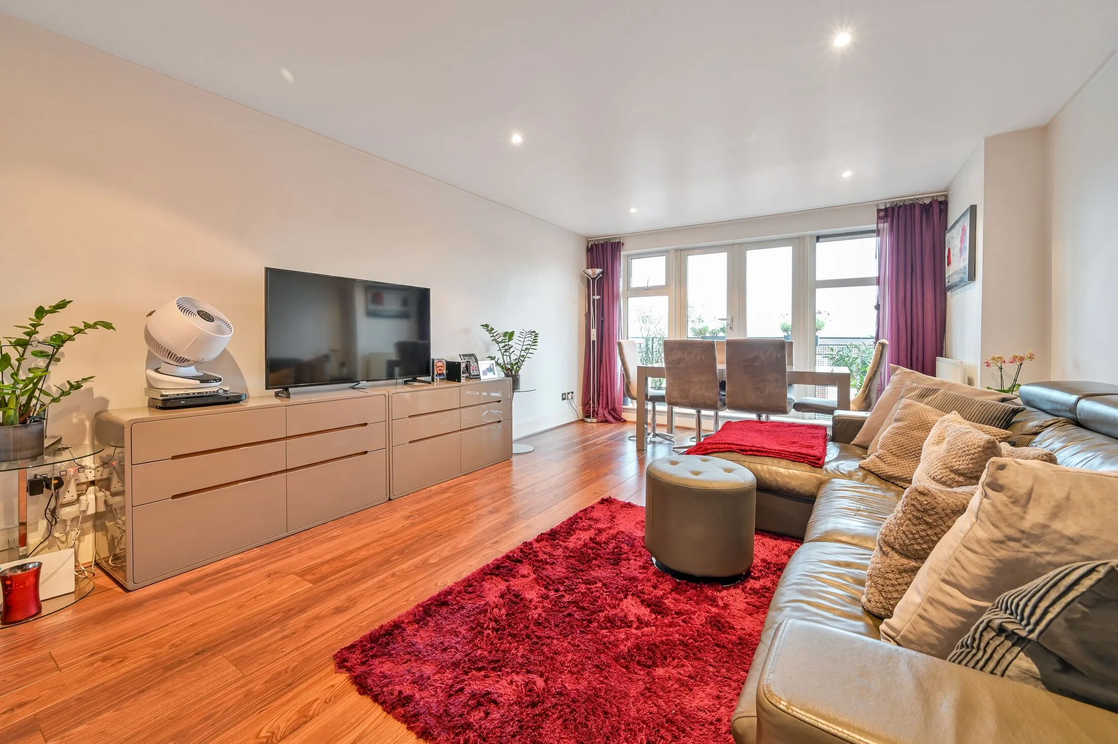 Flat Charter Quay in Greater London