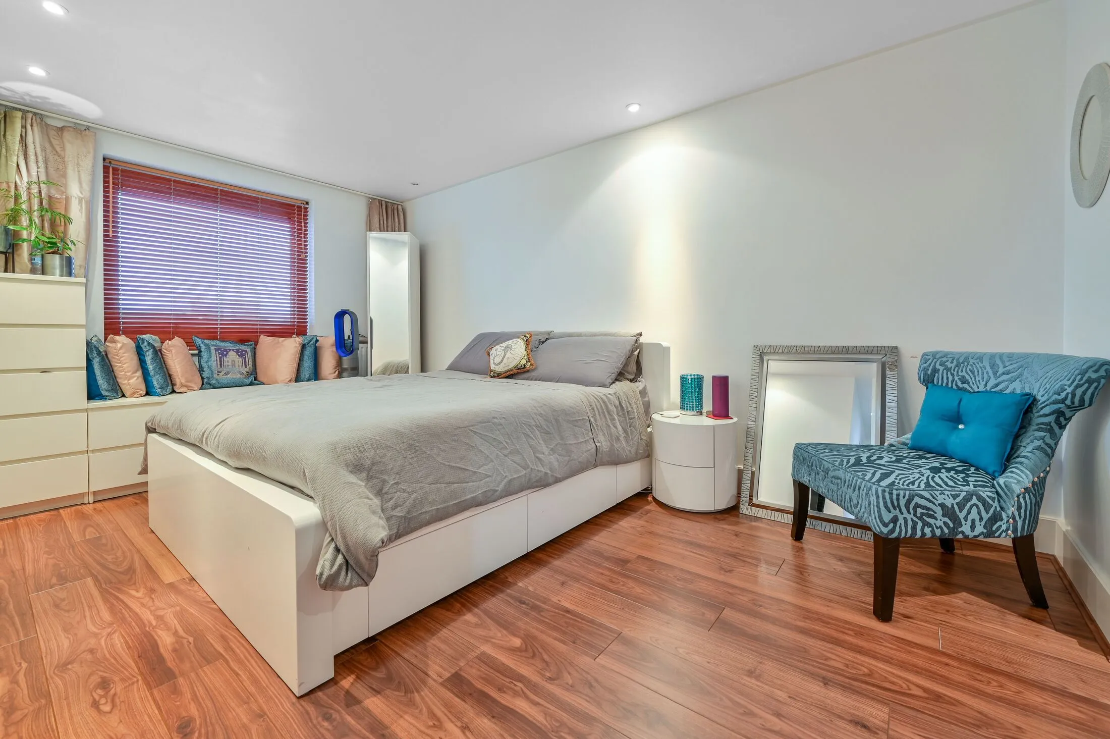 Flat Charter Quay in Greater London