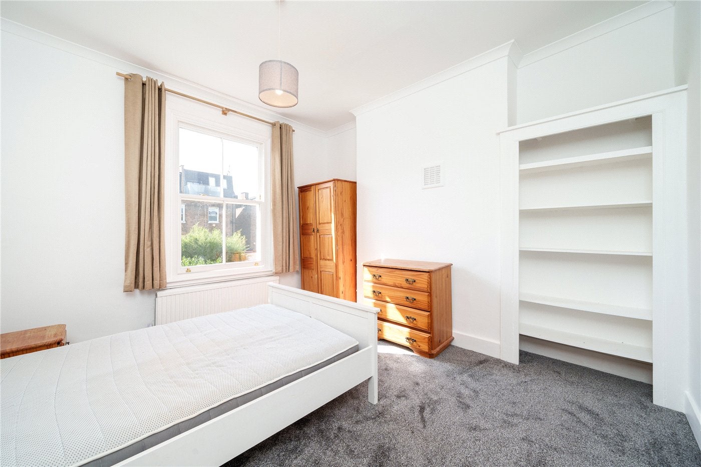 Flat Ringford Road in Greater London