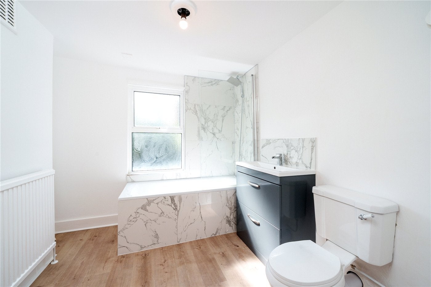 Flat Ringford Road in Greater London
