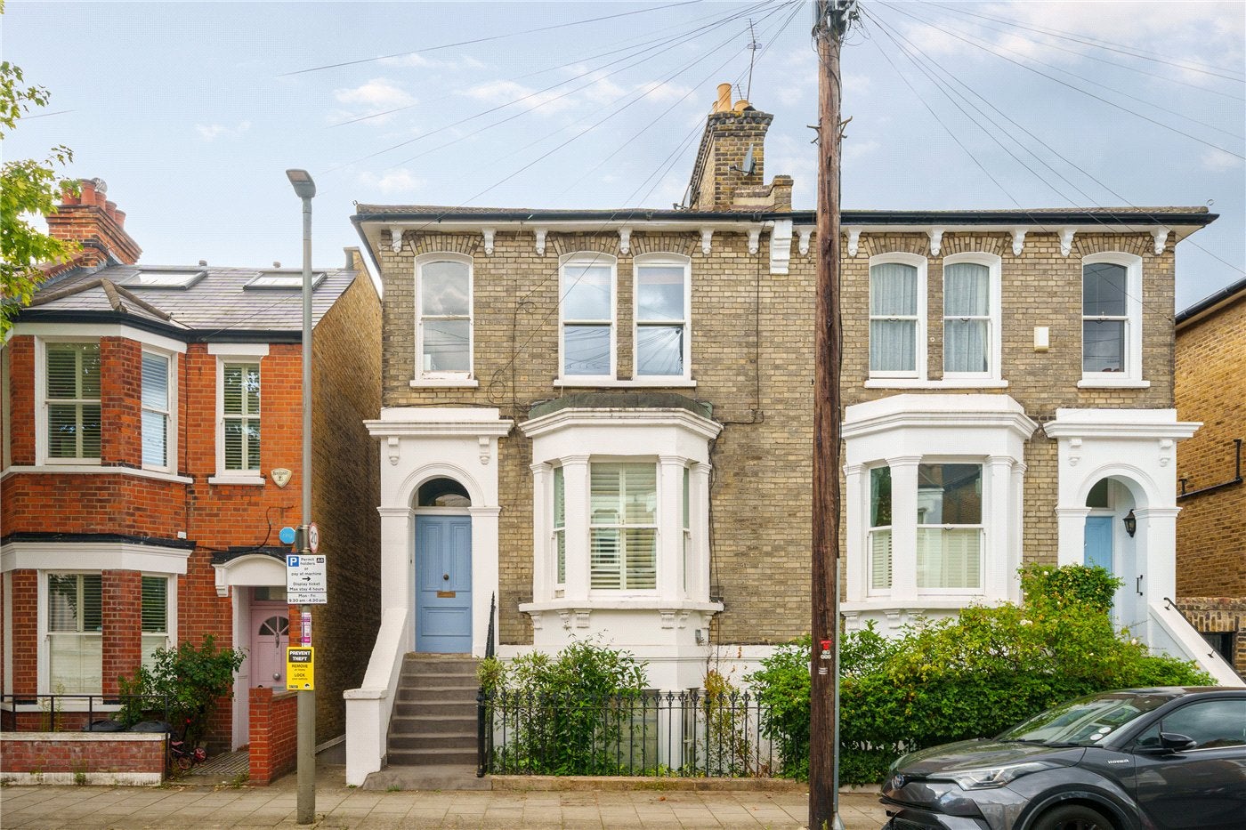 Flat Ringford Road in Greater London