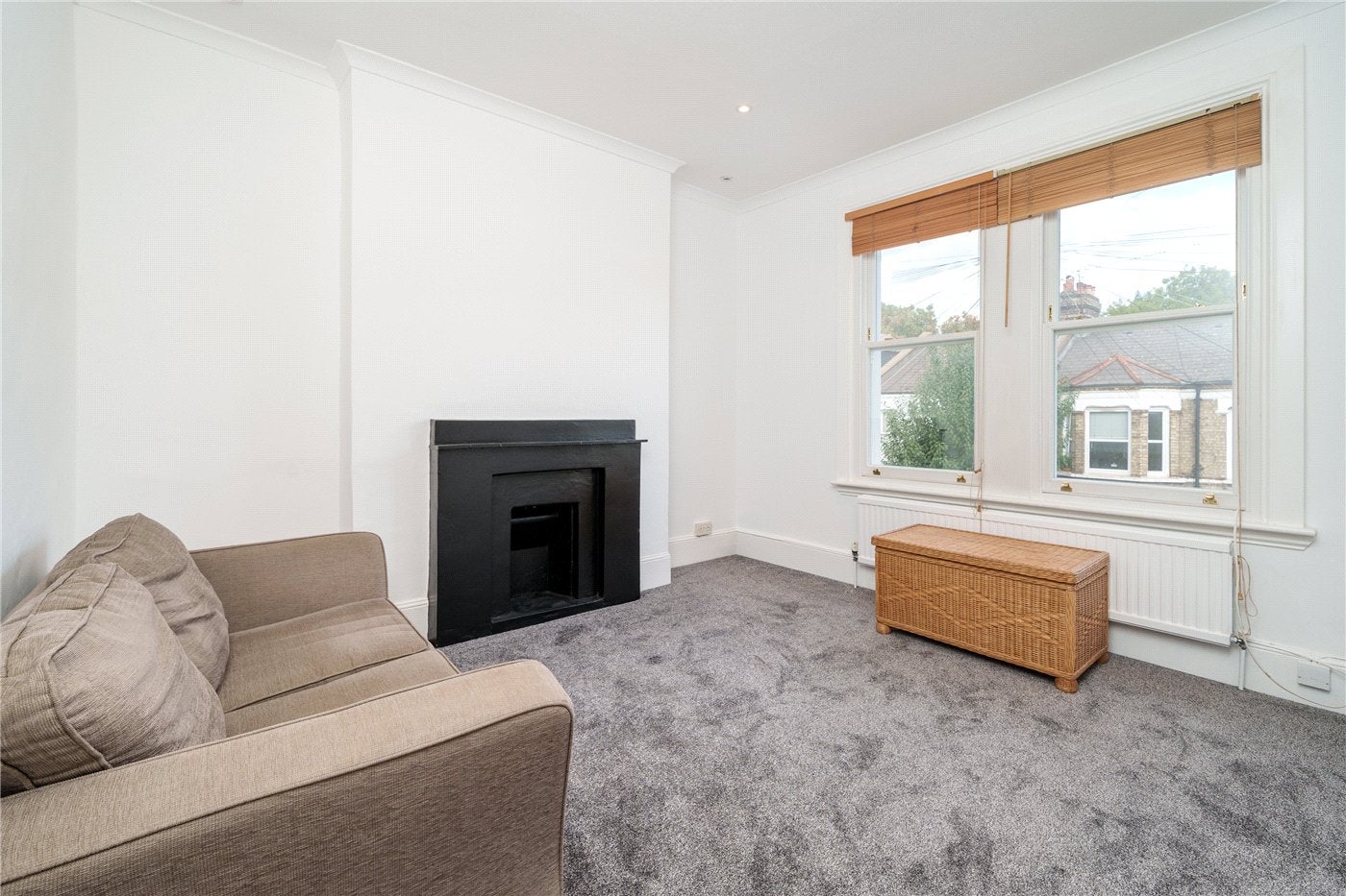 Flat Ringford Road in Greater London