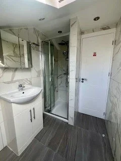 Room Halley Road in Greater London
