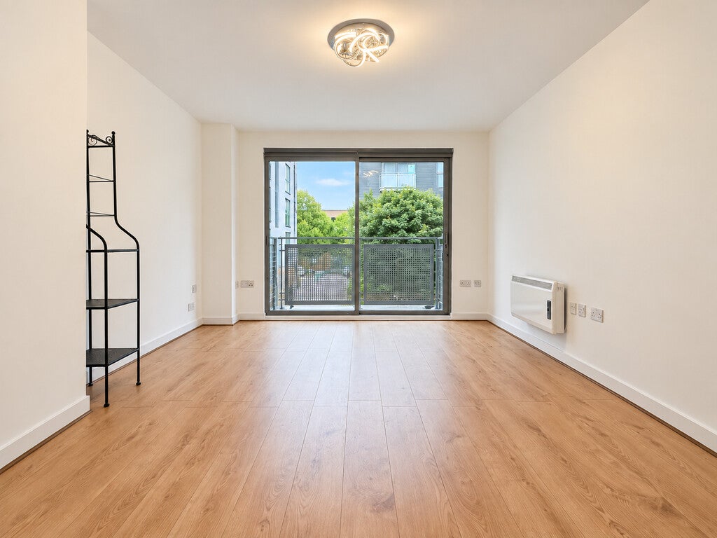 Flat Brookmill Road in Greater London