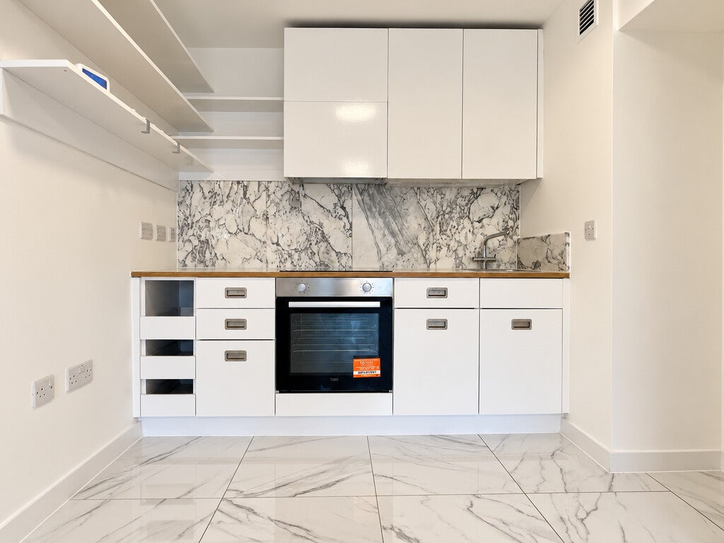 Flat Brookmill Road in Greater London