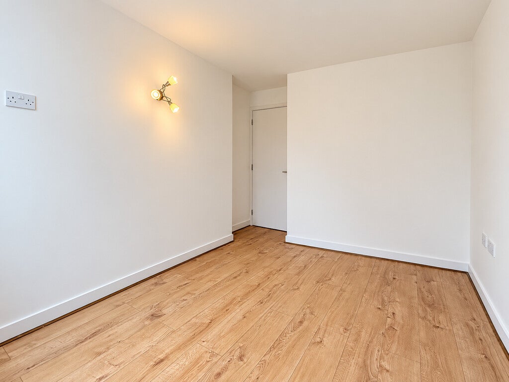 Flat Brookmill Road in Greater London