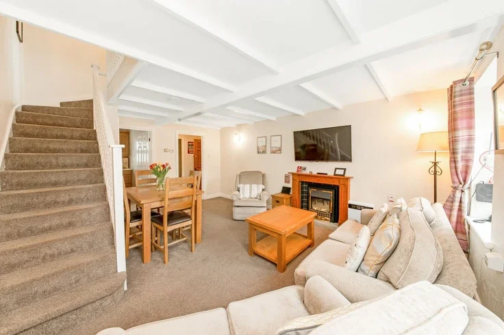 Flat Sutton Road in Sutton-under-Whitestonecliffe