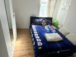 Room Cumberland Road in Greater London