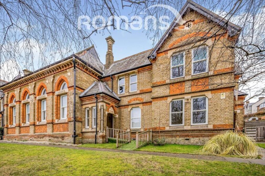 Flat Hughenden Road in High Wycombe
