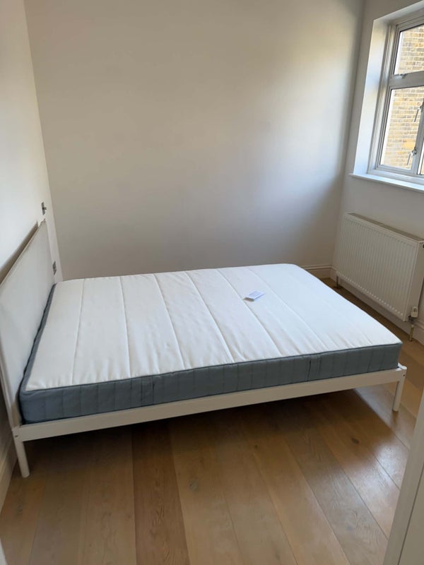 Flat West Road in Greater London