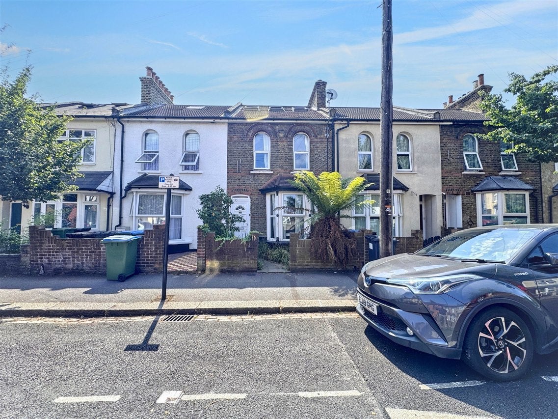 House Drapers Road in London