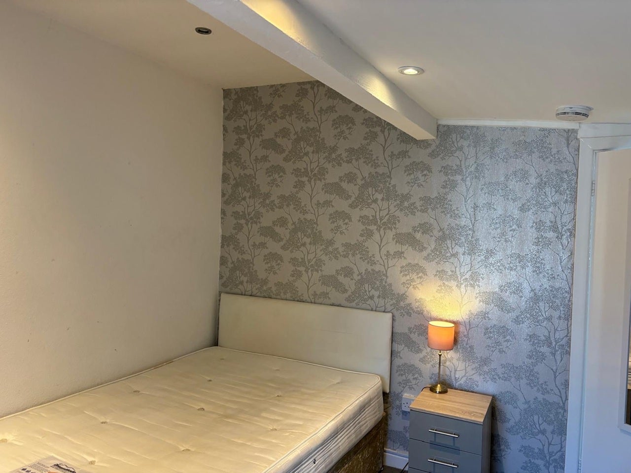 Room Richmond Grove in Manchester