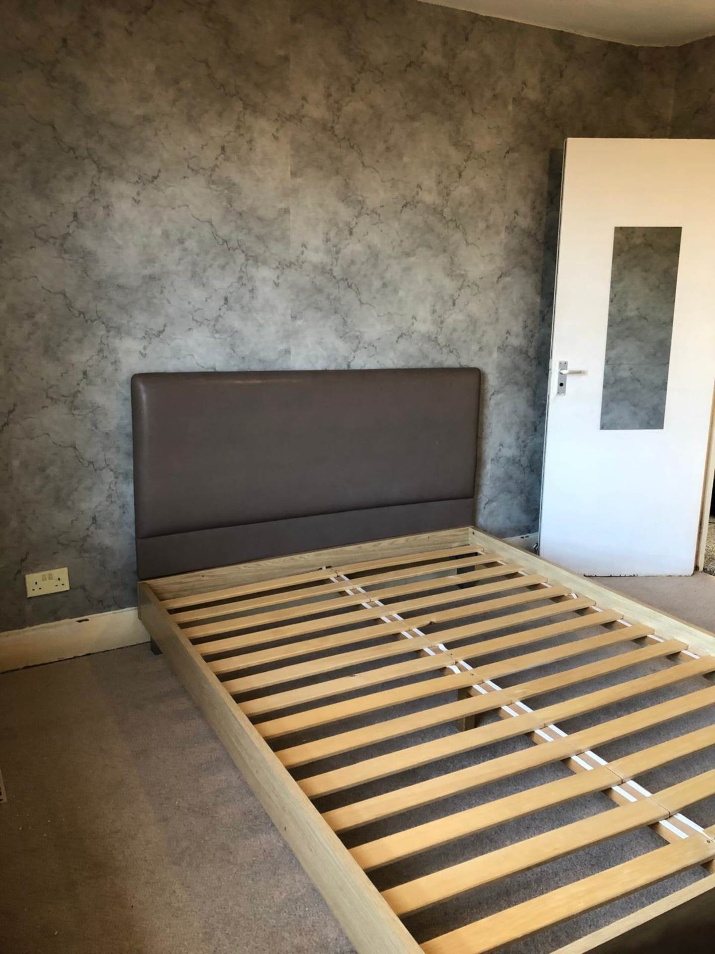 Flat Askew Road in Greater London