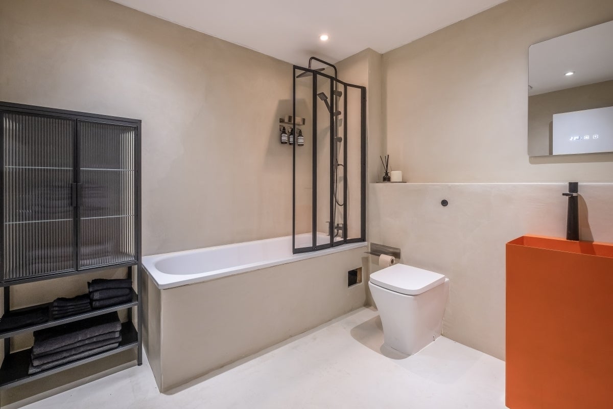 Flat Petersham Road in Greater London