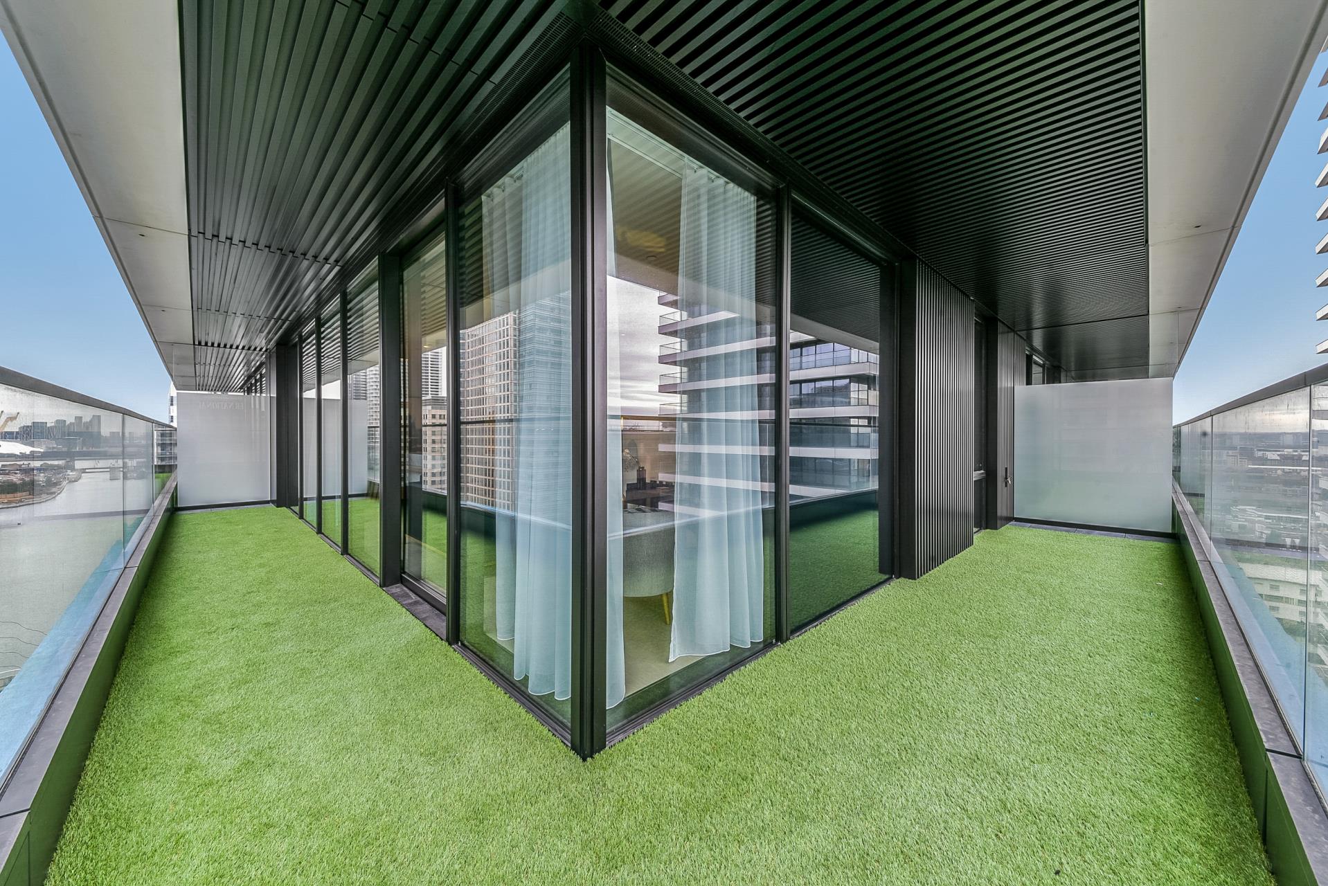 Flat Burdett Road in Greater London