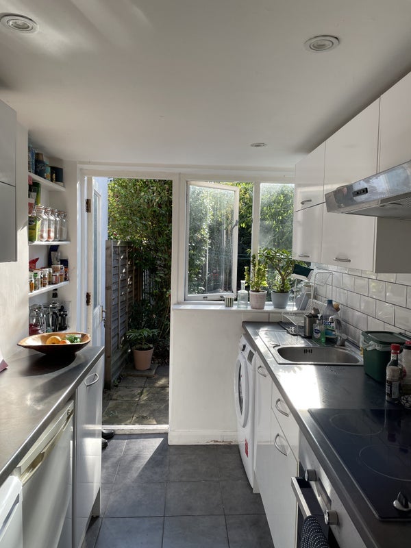 Room Latchmere Road in Greater London