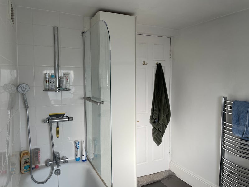 Room Latchmere Road in Greater London