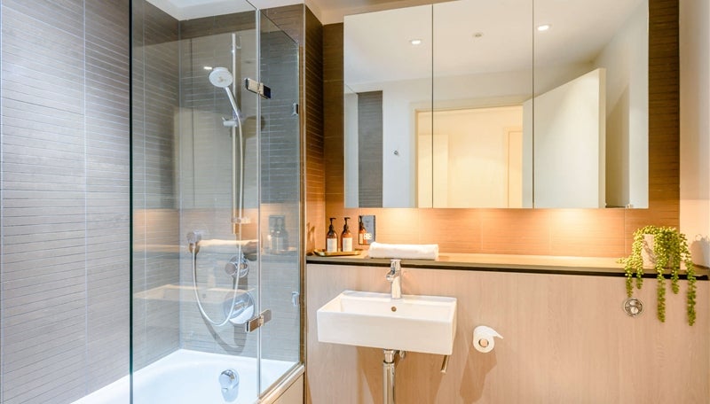 Flat Harbet Road in City of Westminster