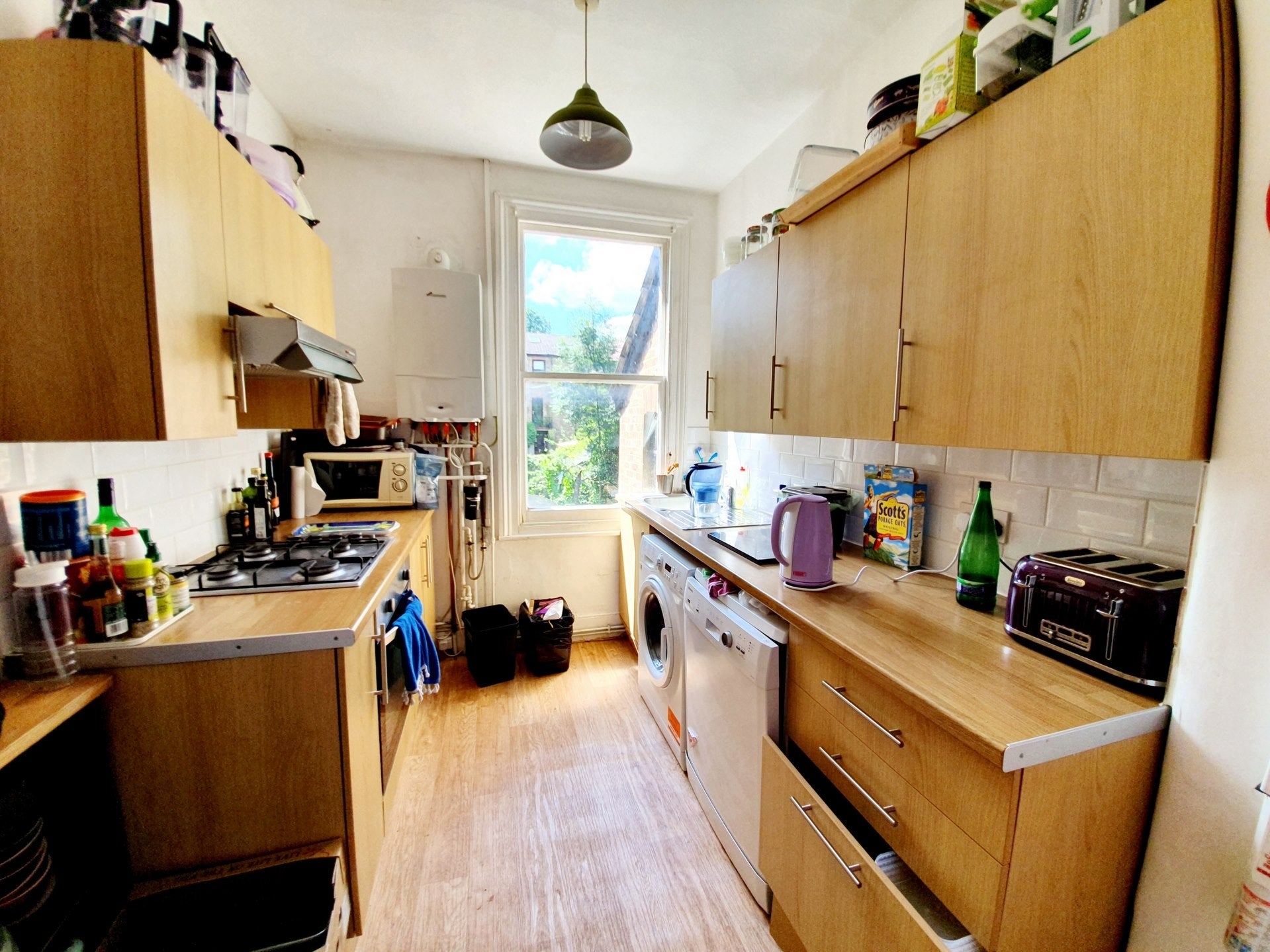 Flat Sylvan Avenue in Greater London