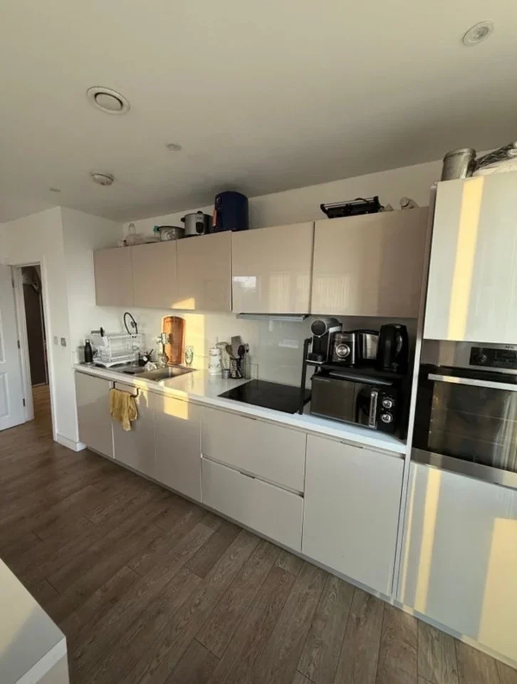 Room Cording Street in Greater London