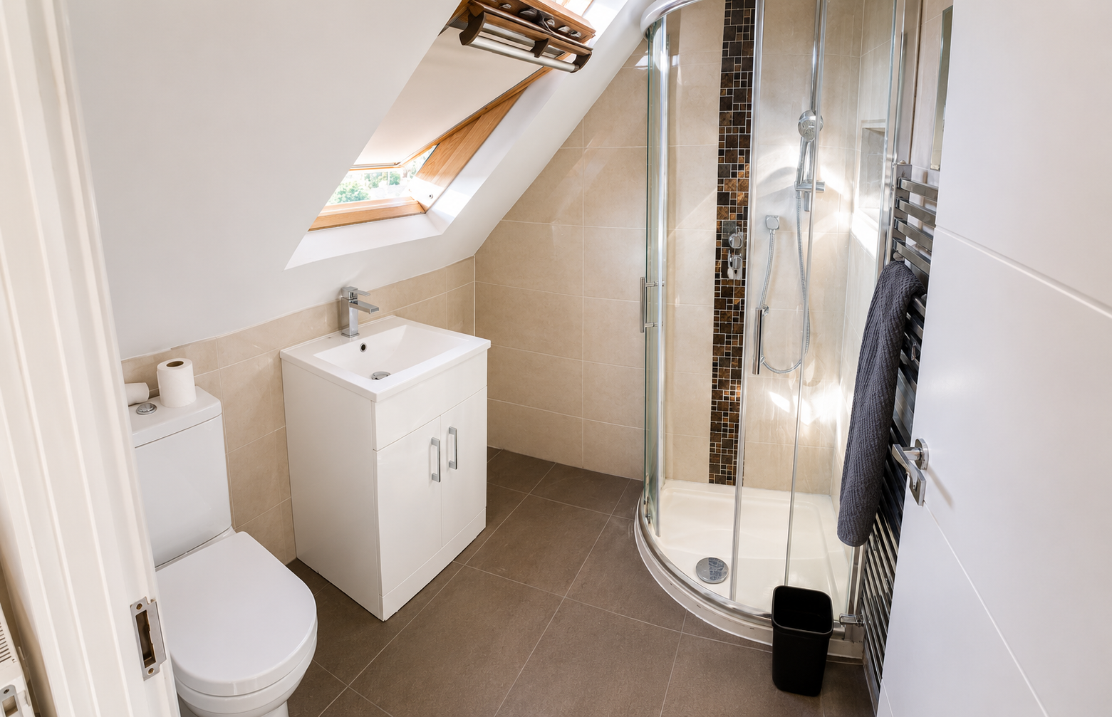 Flat Alba Gardens in Greater London